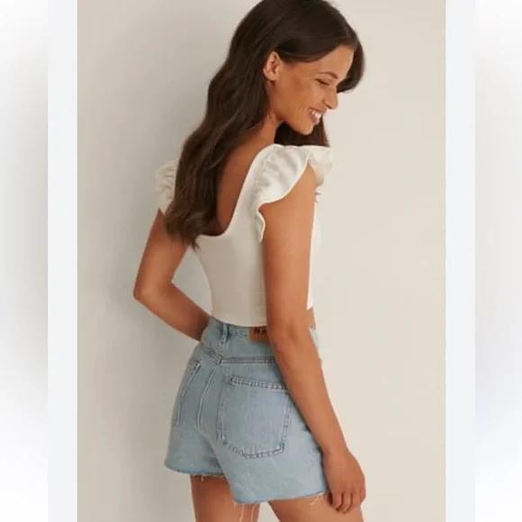 JOLIE boutique 🤍🤍White Ruffle Sleeve Crop Top NWT - Picture 2 of 11